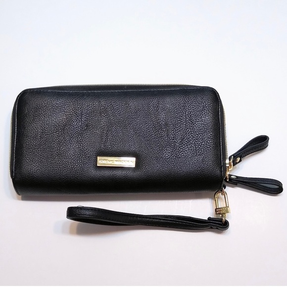Steve Madden wristlet wallet, black w/gold accents/hardware - Picture 2 of 8